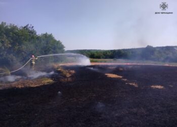 У Черкаському районі сталася масштабна пожежа на полі