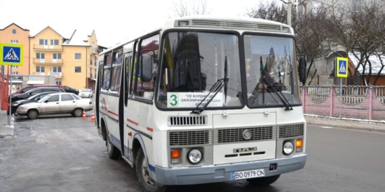 У маршрутках Чорткова не розрахуватися готівкою з 1 серпня