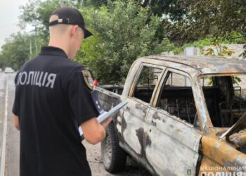 У Миколаєві поліцейські встановлюють причетних осіб до підпалу авто » Миколаївський Оглядач