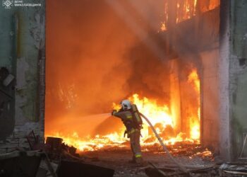 У Миколаєві вогнеборці ліквідували масштабну пожежу на об’єкті » Миколаївський Оглядач