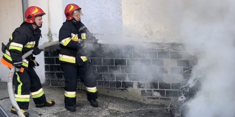 У Нетішині рятувальникам довелося гасити електроскутер —Хмельнитчина