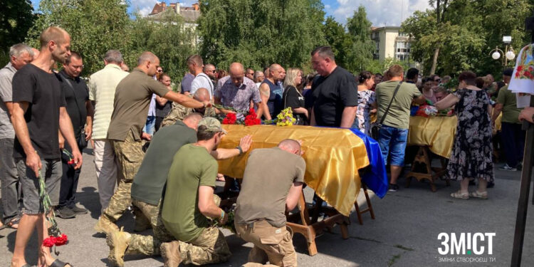 У Полтаві прощалися із воїнами