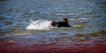 У Шепетівському районі надзвичайники дістали з річки тіло потопельника —Хмельнитчина