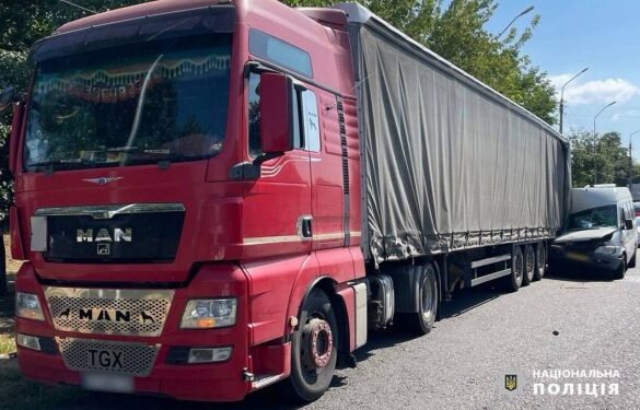 У Смілі мікроавтобус в’їхав у вантажівку: п’ять осіб постраждали (ФОТО)