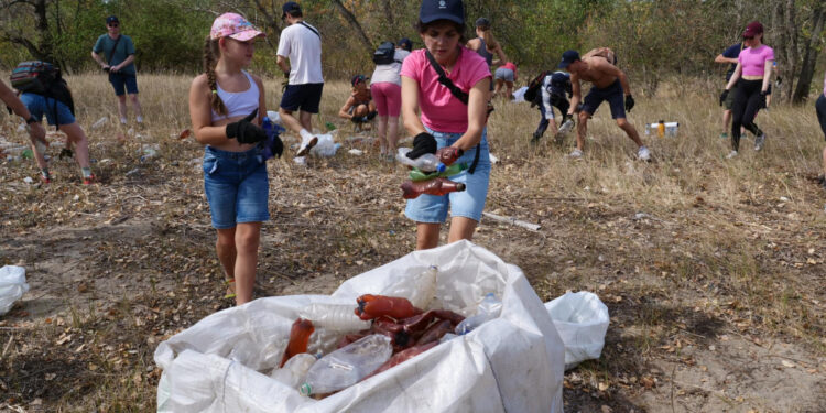 У Запоріжжі на Хортиці відбулась толока – Всеукраїнський марш прибирання UAnimals | Новости Запорожья