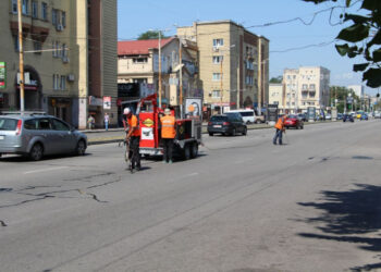 У Запоріжжі ремонтують дорогу на проспекті Соборному | Новости Запорожья