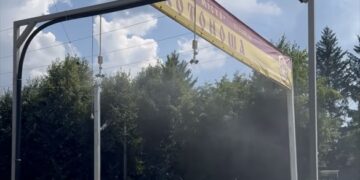 У Золотоноші встановили арку з розпиленням води для містян