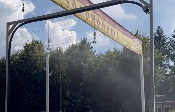 У Золотоноші встановили арку з розпиленням води для містян