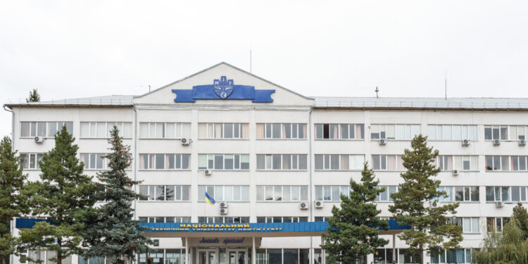 В Івано-Франківську магістри можуть безоплатно отримати британський диплом