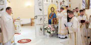 В Івано-Франківську освятили престол в оновленому храмі (ФОТО)