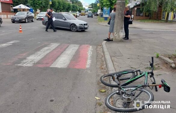 В Умані велосипедист в’їхав у авто
