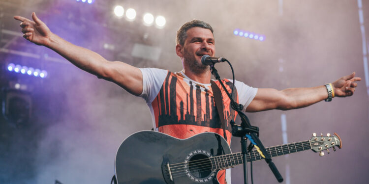 Від «Вінні-Пуха» до «Сонця»: Арсен Мірзоян чекає іванофранківців на концерті у палаці Потоцьких