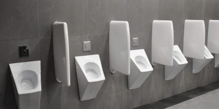 Як підтримувати чистоту в громадських вбиральнях