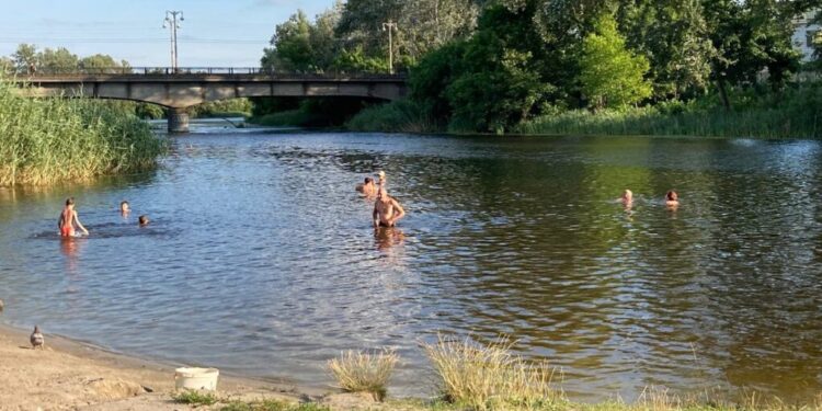 Забрудненість води на пляжі в Полтаві втричі перевищує норму