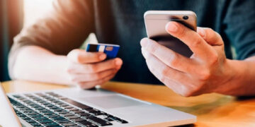 Жителька Прикарпаття втратила понад 25 тисяч гривень через шахраїв