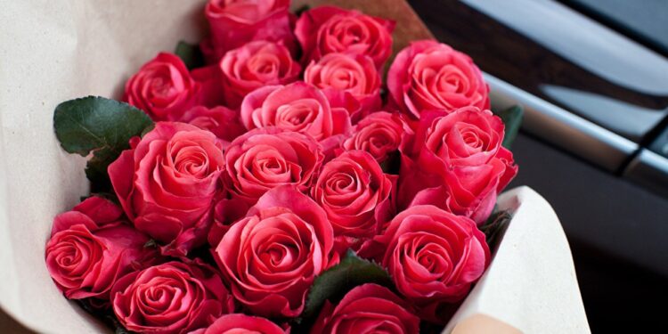 Які квіти подарувати дівчині на ювілей