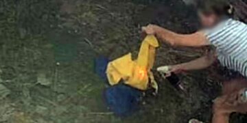 29-річна жителька Хмельниччини спалила український прапор, але наруга потрапила на камери —Хмельнитчина