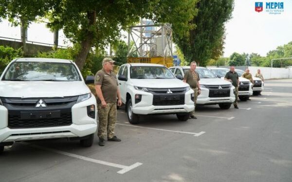 5 нових позашляховиків від Черкаської громади передали 110 механізованій бригаді — Новости Черкасс
