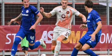 Артем Довбик дебютировал за «Рому» в товарищеском матче