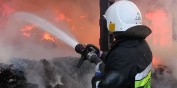 Через російські обстріли в Херсоні сталася масштабна пожежа