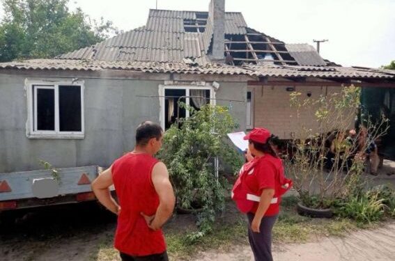 Червоний Хрест і ДСНС допомагали господарям пошкоджених шахедом домоволодінь — Новости Черкасс