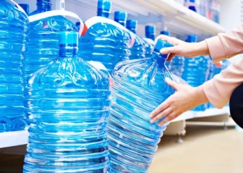 Безопасна ли вода в бутылях 19 литров?