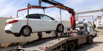 Як діяти, якщо евакуатор розбив авто: поради |  |