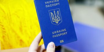 Кабмін визначив нові правила оформлення паспортів для чоловіків за кордоном – Экономика