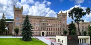 ЛДУ БЖД за 6,2 млн грн відремонтує спортивний майданчик