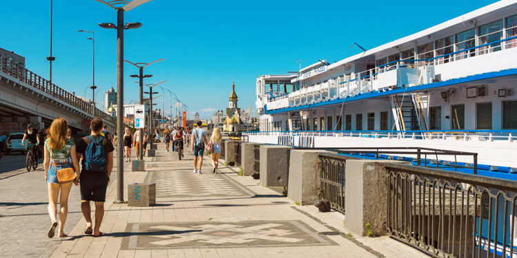 Прогулка по городу: что взять с собой для комфорта