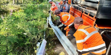 На автодорозі Житомирської області ремонтують вибоїни та бар’єрні огородження | Журнал Житомира