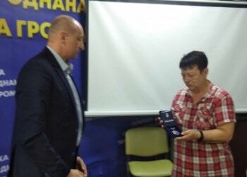 На Уманщині матері полеглого воїна вручили нагороду сина