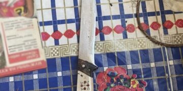 На Звенигородщині чоловік через ревнощі вдарив ножем свою співмешканку 