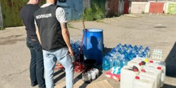 Організували підпільні цехи з виготовлення алкоголю – слідчі поліції звершили досудове розслідування відносно угруповання ділків фальсифікату у Миколаєві » Миколаївський Оглядач