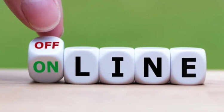 Порівняння традиційних і онлайн шкіл іноземних мов: де вчити мову?