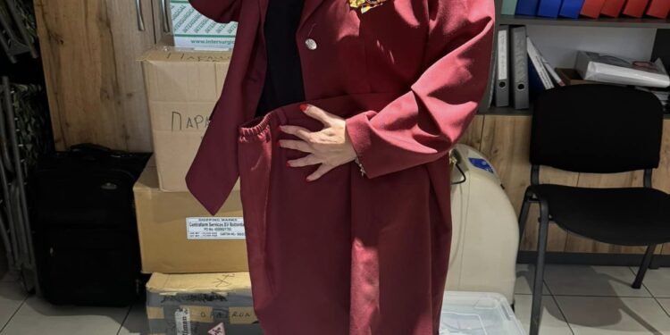 Рівненська волонтерка показала посилку від українських військових з Курської народної республіки