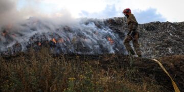 Сміттєзвалище під Полтавою палає: деталі – ПОЛТАВА СЬОГОДНІ