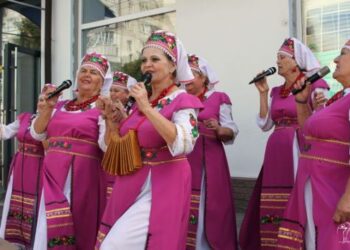 Співочі таланти з Кіровоградшини у центрі Сміли донатять на ЗСУ — Новости Черкасс