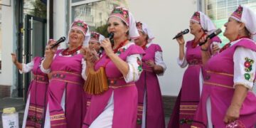 Співочі таланти з Кіровоградшини у центрі Сміли донатять на ЗСУ — Новости Черкасс