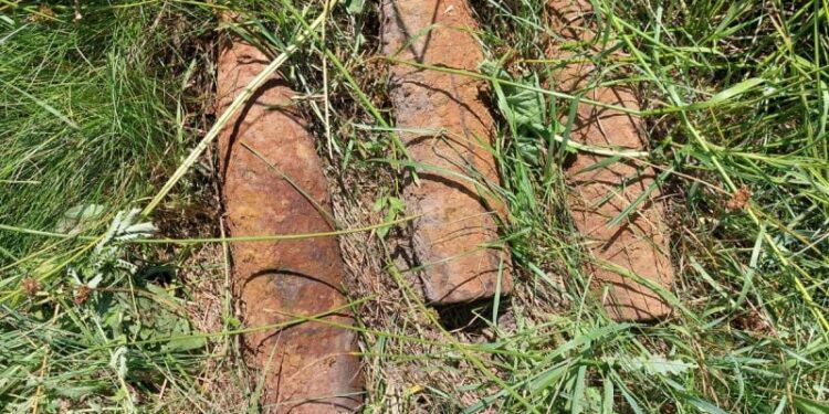 Три артилерійські снаряди знайшли у полі поблизу села Траулин —Хмельнитчина