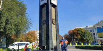 У Запоріжжі миють фонтани | Новости Запорожья