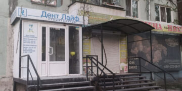 У Запоріжжі примусово демонтуватимуть російськомовні рекламні вивіски – власників не повідомлятимуть | Новости Запорожья