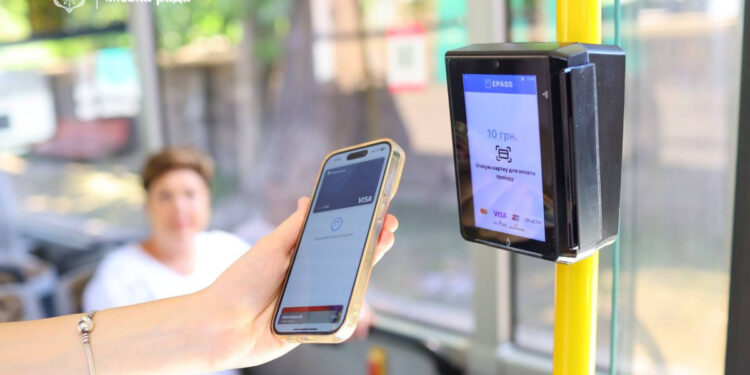 У Запоріжжі тролейбуси обладнали валідаторами – як розрахуватися без готівки | Новости Запорожья