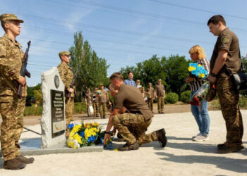 У Запоріжжі з’явилась Алея Слави захисникам Маріуполя з пам’ятним знаком | Новости Запорожья