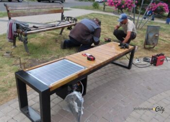 У Золотоноші можна зарядити гаджети від лавки