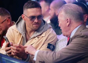 Усик навестил Чисору перед его боем с Джойсом – Спорт ):Бокс