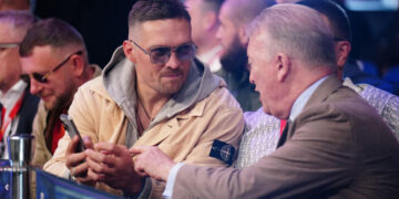 Усик навестил Чисору перед его боем с Джойсом – Спорт ):Бокс