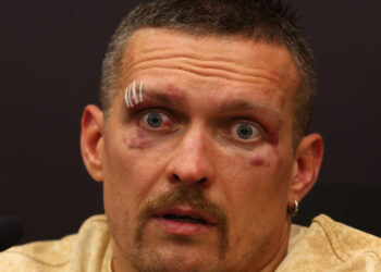 Усик посетил службу московского патриархата на фоне принятия закона о запрете так называемой УПЦ МП – Спорт ):Бокс