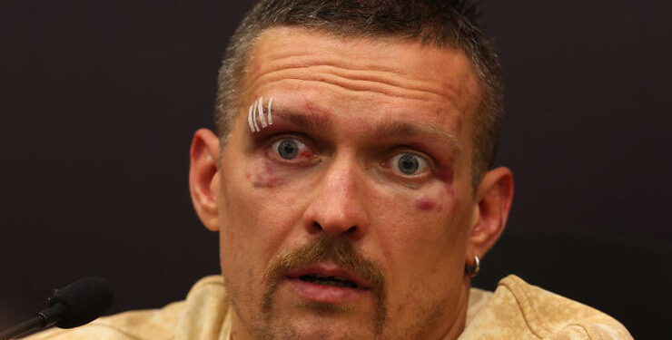 Усик посетил службу московского патриархата на фоне принятия закона о запрете так называемой УПЦ МП – Спорт ):Бокс