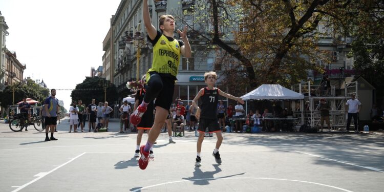 В Івано-Франківську стартував тур чемпіонату України з баскетболу 3х3 в категоріях U-18 та U-16: фотогалерея – Федерація баскетболу України